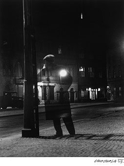 Night Walker / Noční chodec  1949, foto: Václav Chochola, Maximální fotografie 2008
