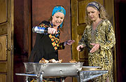 Kateřina Holánová (Luciana), Lucie Trmíková (Adriana),  © Viktor Kronbauer, source: © AGENTURA SCHOK