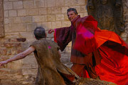 Bouře, Jan Tříska (Kaliban), Emil Horváth (Prospero), foto: Viktor Kronbauer, zdroj: © AGENTURA SCHOK