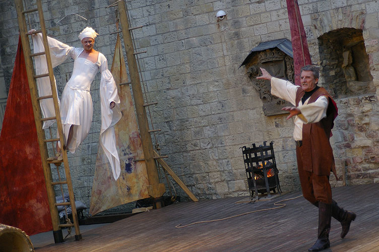 Martin Pechlát (Ariel), Martin Huba (Prospero), zdroj: © AGENTURA SCHOK, foto: Viktor Kronbauer