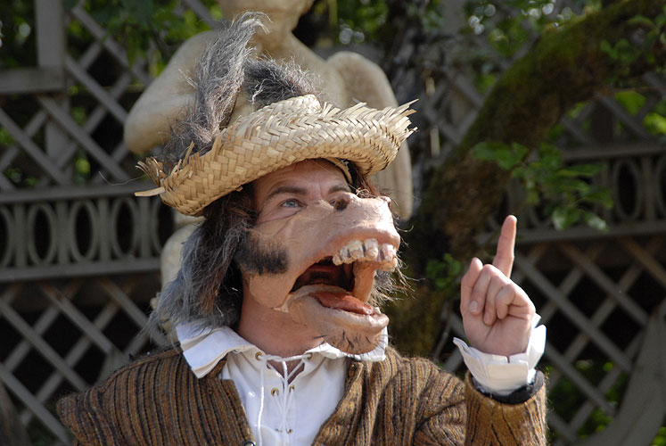 Robert J Williamson (Nick Bottom), The British Shakespeare Company, source: © BSC, photo: Barrie Palmer