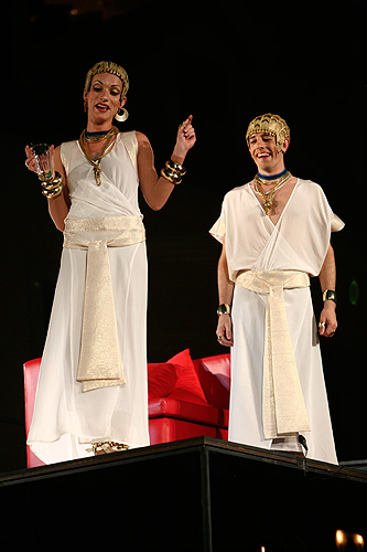 Zuzana Kanócz (Charmian) a Csongor Kassai (Alexas), Antony and Cleopatra, source: © Agentúra JAY