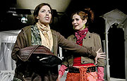 Soňa Norisová (Rosalinda), Zuzana Norisová (Célie), foto: Viktor Kronbauer, zdroj: © AGENTURA SCHOK