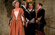 Much Ado About Nothing: Martha Swann (Beatrice), John Ioannou (Leonato), Robert J. Williamson (Friar), David Davies (Don Pedro), foto: Viktor Kronbauer, zdroj: © AGENTURA SCHOK