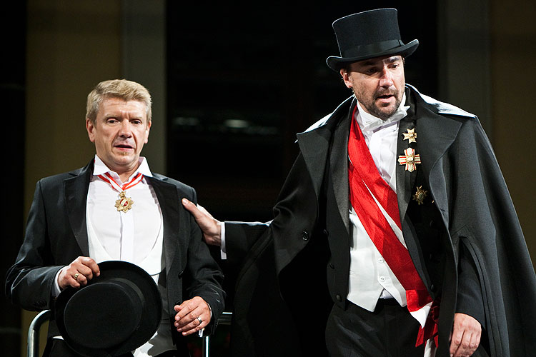 Richard Stanke (Angelo), Martin Trnavský (Vincentio) - Oko za oko - niečo za niečo,  Peter Frollo, source: © Agentúra JAY Production