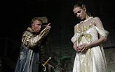 Othello, Michal Dlouhý (Othello), Zuzana Vejvodová (Desdemona), foto: Viktor Kronbauer, tel.: 603 473 507, zdroj: © AGENTURA SCHOK