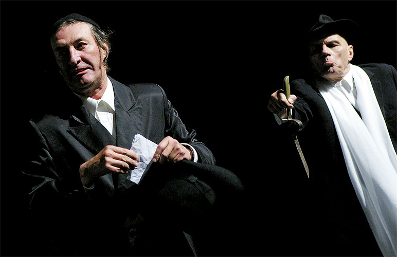 Kupec benátský, Bolek Polívka (Shylock) a Jan Přeučil (Tubal), zdroj: © AGENTURA SCHOK, foto: Viktor Kronbauer, tel.: 603 473 507