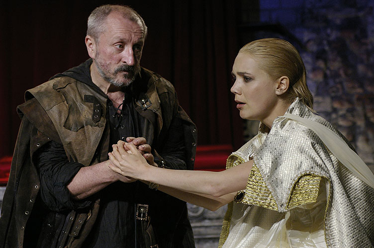 Othello, Oldřich Navrátil (Jago), Lucie Vondráčková (Desdemona), zdroj: © AGENTURA SCHOK, foto: Viktor Kronbauer, tel.: 603 473 507