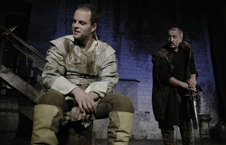 Othello, Jan Teplý ml. (Cassio), Oldřich Navrátil (Jago), zdroj: © AGENTURA SCHOK, foto: Viktor Kronbauer, tel.: 603 473 507