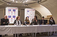 Zleva Martin Hilský (Překlad), Naďa Konvalinková (Chůva), Tereza Voříšková (Julie), Martin Kukučka a Lukáš Trpišovský (Skutr) a ...