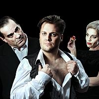 Miroslav Etzler, Tomáš Savka a Dana Růžičková, Hamlet, 2016, zdroj: © PaS de Théâtre