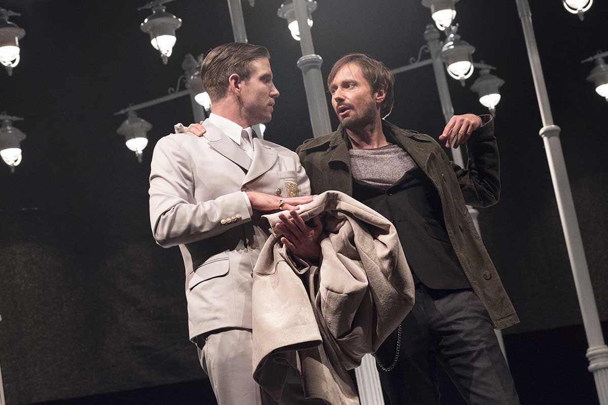 Hamlet 2017, zdroj: © AGENTURA SCHOK, foto: Viktor Kronbauer Hamlet 2017, Hamlet, zdroj: © AGENTURA SCHOK, foto: Viktor Kronbauer