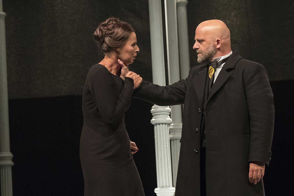Lenka Vlasáková a Hynek Čermák, Hamlet	, zdroj: © AGENTURA SCHOK, foto: Viktor Kronbauer