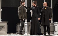 Jaroslav Plesl, Lenka Vlasáková a Hynek Čermák, Hamlet	, zdroj: © AGENTURA SCHOK, foto: Viktor Kronbauer