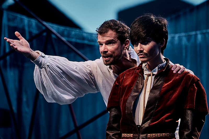 Večer tříkrálový aneb Cokoli chcete, premiéra 2024 v&nbsp;ostravské produkci, zdroj: © PaS de Theatre, foto: Kamil Hauptmann