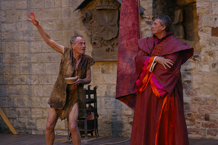 Bouře, Jan Tříska (Kaliban), Emil Horváth (Prospero), source: © AGENTURA SCHOK, photo: Viktor Kronbauer