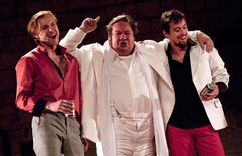 Jiří Racek (Poins), Norbert Lichý (Falstaff), Jan Dolanský (princ Jindřich)