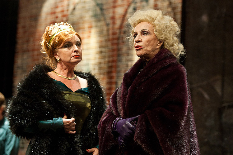 Eva Pavlíková (Elisabeth), Mária Kráľovičová (Vévodkyně z Yorku), foto: Peter Frolo, zdroj: (c) Agentúra JAY Production s.r.o.