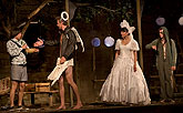 Petr Vančura (Biondello), Roman Zach (Petruchio), Jana Stryková (Kateřina), Jiří Černý (Grumio), Zkrocení zlé ženy 2011, zdroj: © ...