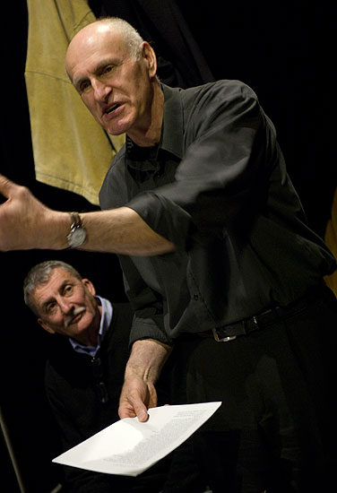 Martin Huba (režie), Martin Hilský (překlad) na zkoušce hry Richard III., foto: Viktor Kronbauer, zdroj: © AGENTURA SCHOK